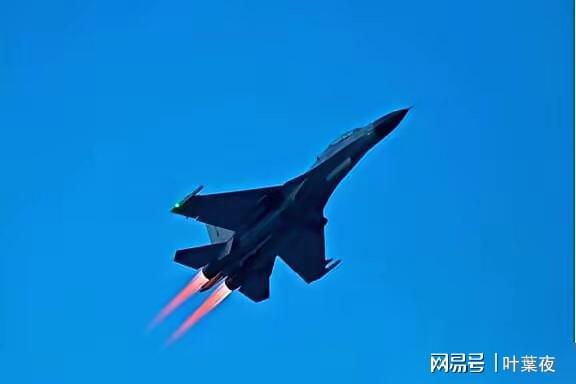 绿源广告女模特穿丝袜挂树杈 官方致歉:相关视频第一时间已下线